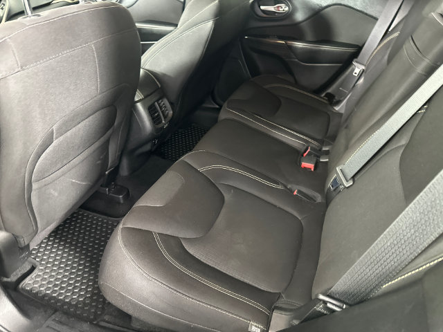 Used 2015 Jeep Cherokee Latitude w/ Cold Weather Group AWD/4WD image 22