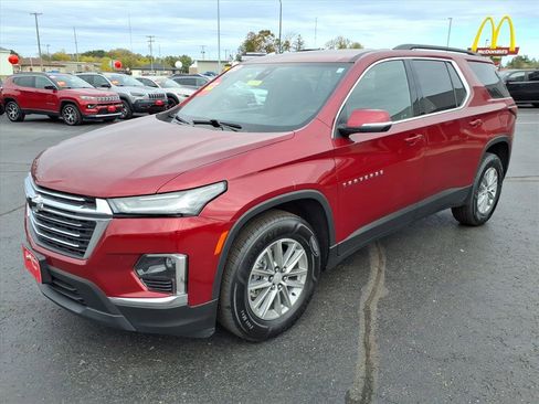 Used 2022 Chevrolet Traverse LT image 8