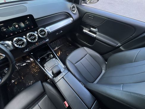 Used 2022 Mercedes-Benz GLB 250 4MATIC w/ Premium Package Lite image 14
