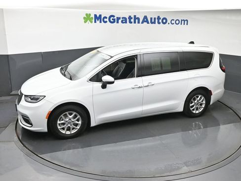 Used 2023 Chrysler Pacifica Touring-L FWD image 26