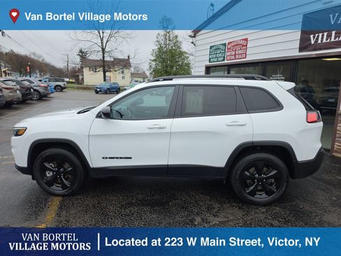 Used 2023 Jeep Cherokee Altitude Lux AWD/4WD image 8