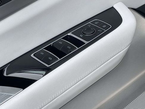 New 2026 Cadillac Vistiq Sport image 17