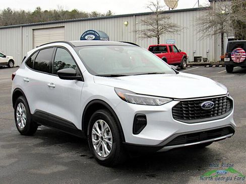 New 2025 Ford Escape Active w/ Active Premium Tech Pack image 7