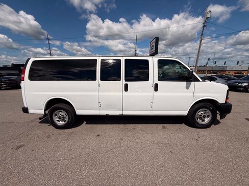 Used 2017 GMC Savana 3500 LS RWD image 5
