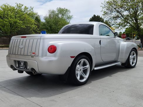 Used 2005 Chevrolet SSR w/ Preferred Equipment Group RWD image 5