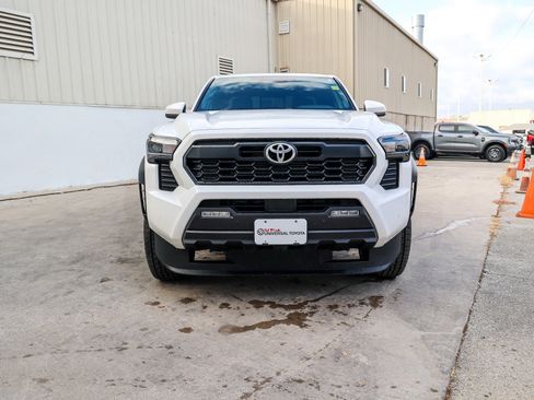 Used 2024 Toyota Tacoma TRD Off-Road image 3