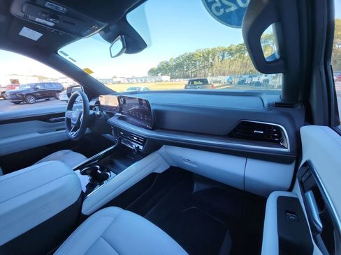 Certified 2025 Chevrolet Tahoe Premier image 33