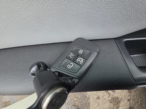 Certified 2023 Volkswagen Taos SE AWD/4WD image 31