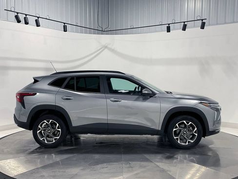 Used 2024 Chevrolet Trax LT FWD image 10
