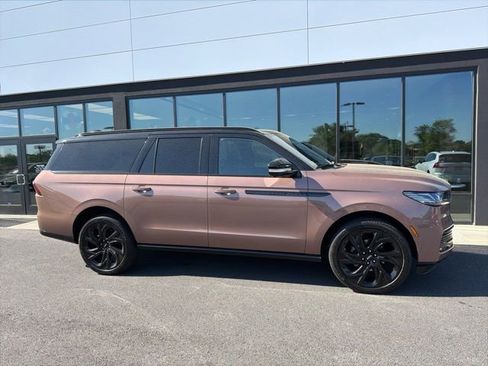 Used 2025 Lincoln Navigator L Black Label AWD/4WD image 2