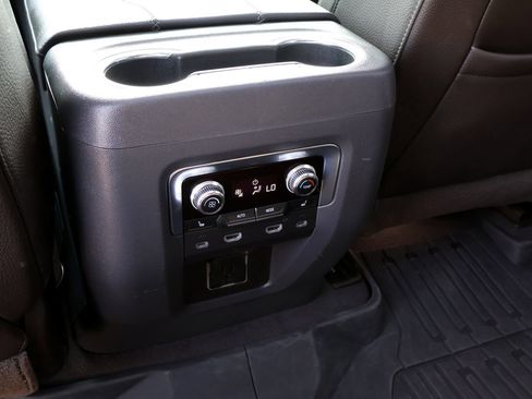 Used 2021 GMC Yukon Denali w/ Denali Premium Package AWD/4WD image 18