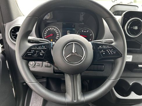 Used 2025 Mercedes-Benz Sprinter 2500 image 24