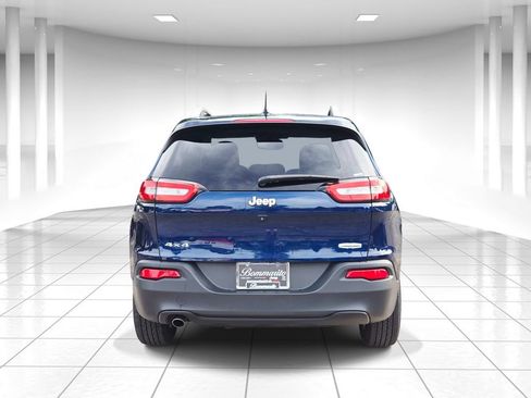 Used 2018 Jeep Cherokee Latitude w/ Cold Weather Group AWD/4WD image 4
