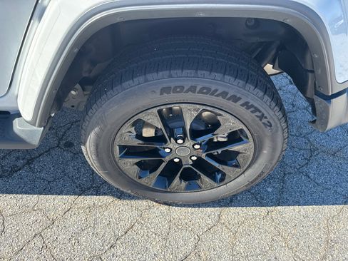 Used 2025 Jeep Wrangler Sahara image 19