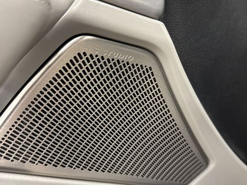 Used 2023 Acura TLX w/ Technology Package image 4