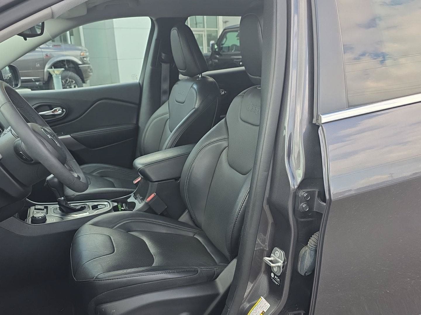 Used 2021 Jeep Cherokee Latitude Lux AWD/4WD image 14