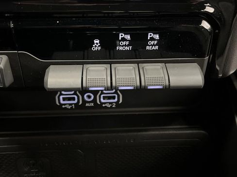 Used 2025 RAM 1500 Lone Star image 24