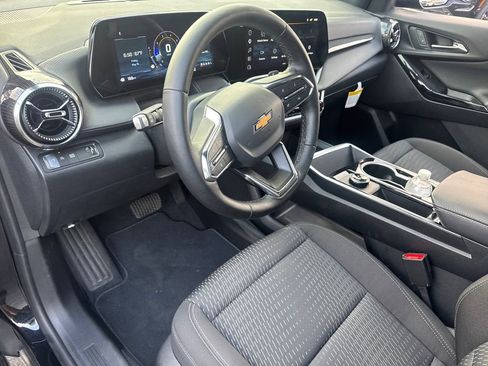 Used 2026 Chevrolet Equinox LT FWD image 16