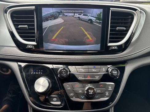 Used 2026 Chrysler Pacifica Limited AWD/4WD image 19
