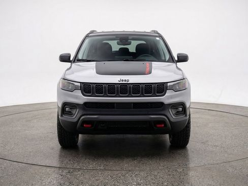 Used 2025 Jeep Compass Trailhawk image 2