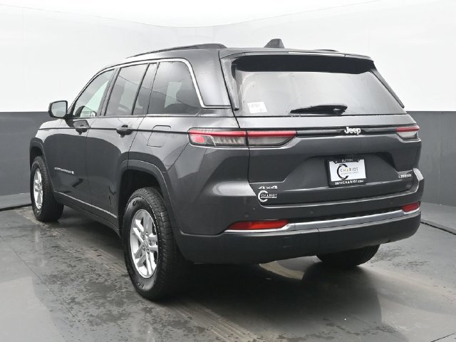 Used 2024 Jeep Grand Cherokee Laredo AWD/4WD image 4