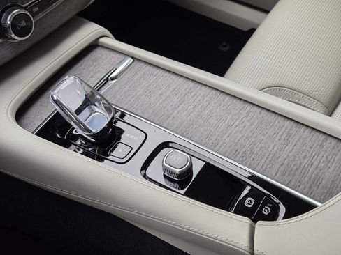 Used 2023 Volvo XC90 T8 Ultimate w/ Lounge Package image 30