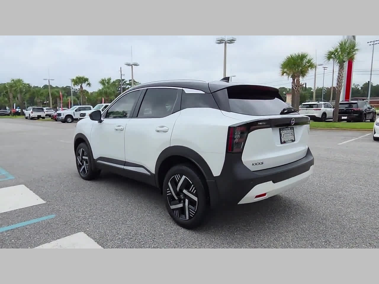 Used 2026 Nissan Kicks SV FWD image 32