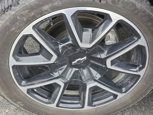 Used 2021 Chevrolet Suburban RST w/ Rear Media and Nav Package image 33