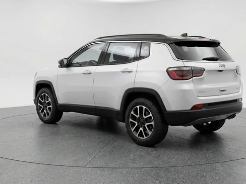 Used 2025 Jeep Compass Trailhawk AWD/4WD image 6