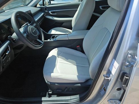 Used 2025 Hyundai Sonata SEL FWD image 11