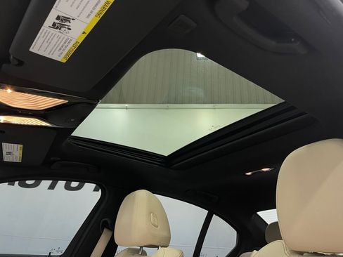 Used 2019 BMW 330i xDrive Sedan w/ Convenience Package image 12