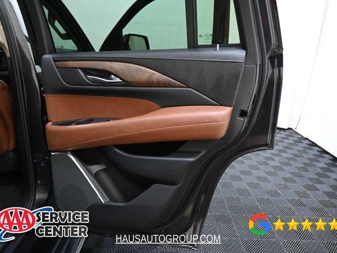 Used 2017 Cadillac Escalade Premium Luxury AWD/4WD image 25