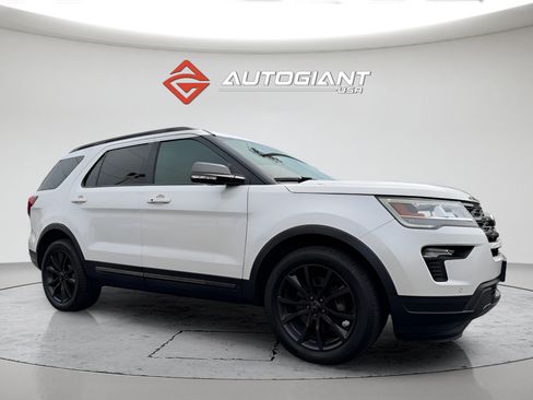 Used 2019 Ford Explorer XLT w/ Equipment Group 202A AWD/4WD image 14