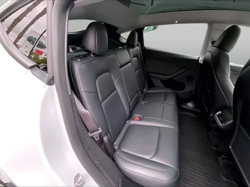 Used 2024 Tesla Model Y Long Range AWD/4WD image 19