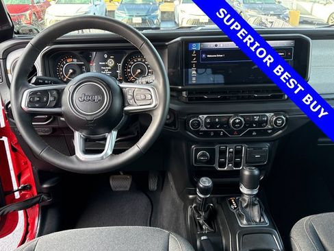 Used 2025 Jeep Wrangler Unlimited Sahara AWD/4WD image 7