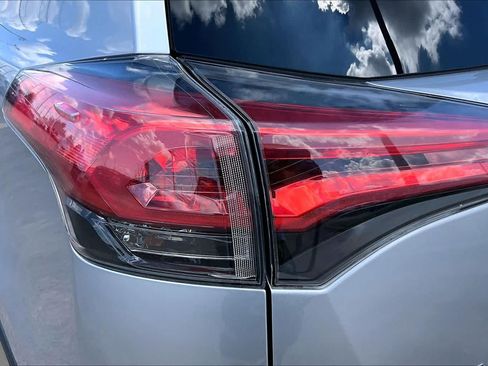 Used 2017 Toyota RAV4 LE FWD image 29