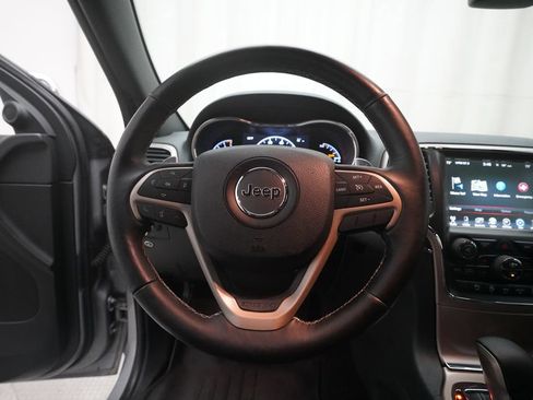 Used 2017 Jeep Grand Cherokee Limited AWD/4WD image 4