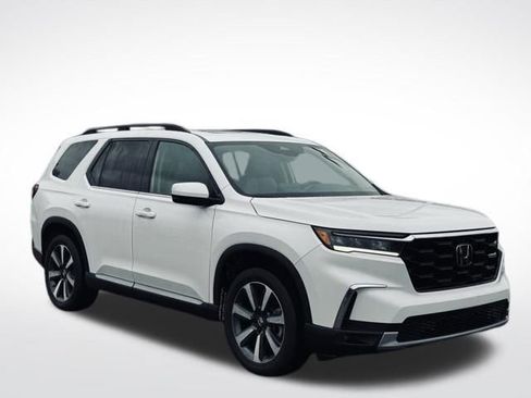 Used 2024 Honda Pilot Touring image 4