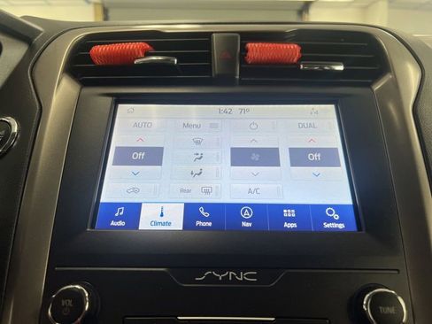 Used 2020 Ford Fusion SE FWD image 29