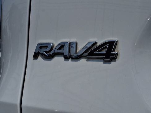 Certified 2019 Toyota RAV4 LE AWD/4WD image 32