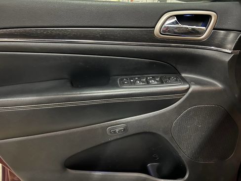 Used 2017 Jeep Grand Cherokee Limited w/ Luxury Group II image 37