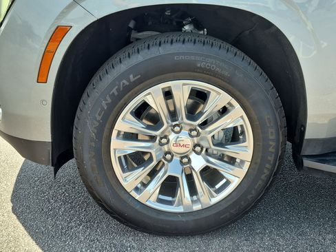 Used 2025 GMC Yukon Denali RWD image 10