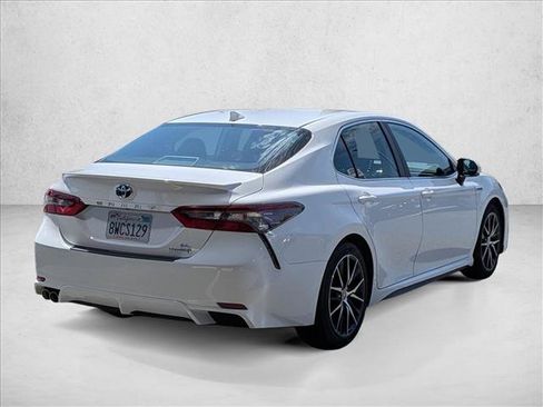 Used 2021 Toyota Camry SE w/ Audio Upgrade Package FWD image 5