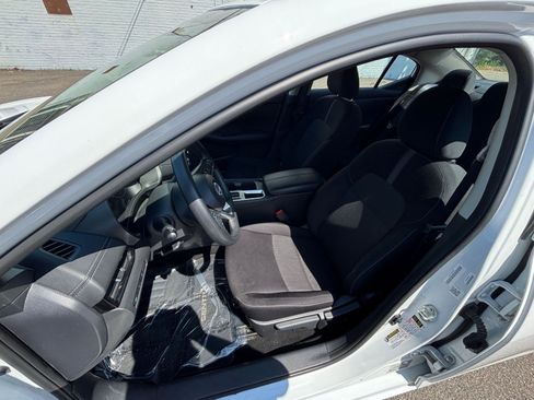 Used 2025 Nissan Sentra SV FWD image 35