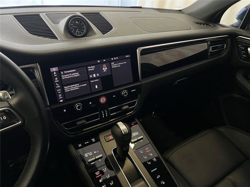 Certified 2023 Porsche Macan S image 18