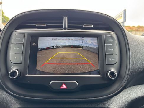 Used 2025 Kia Soul LX w/ LX Technology Package FWD image 22