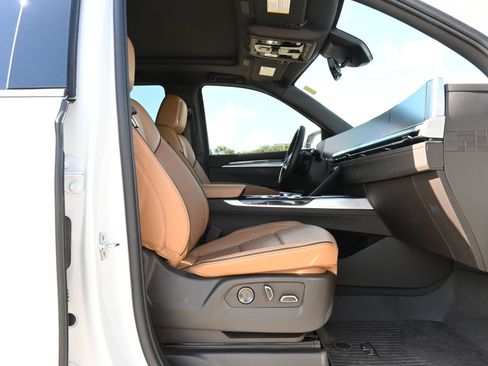 Certified 2025 Cadillac Escalade Premium Luxury w/ LPO, Floor Liner Package AWD/4WD image 26