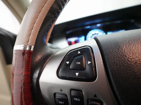 Used 2016 Ford Taurus SEL w/ Equipment Group 201A image 17