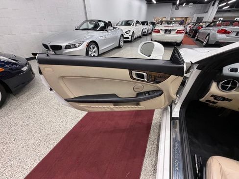 Used 2016 Mercedes-Benz SLK 350 image 21