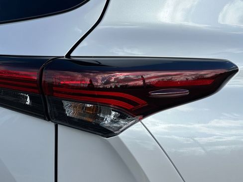 New 2026 Toyota Highlander XLE image 32